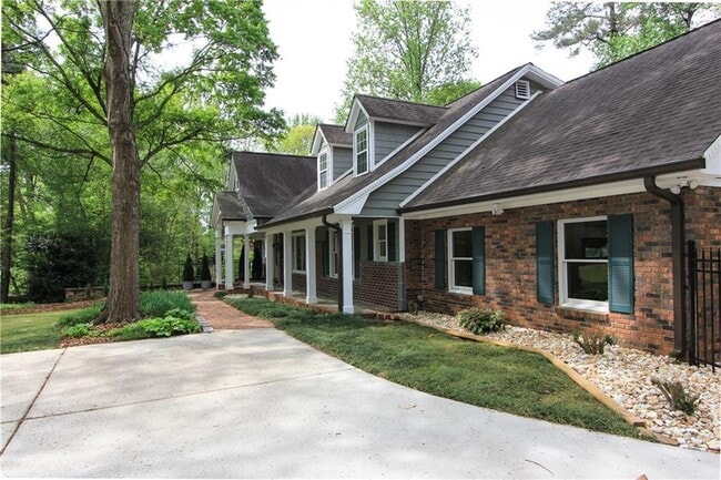 Building Photo - 1365 Timberland Dr