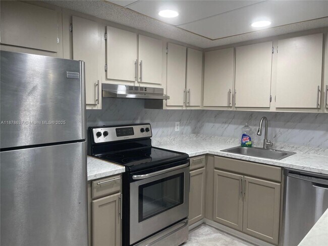 Building Photo - 5550 NW 44th St