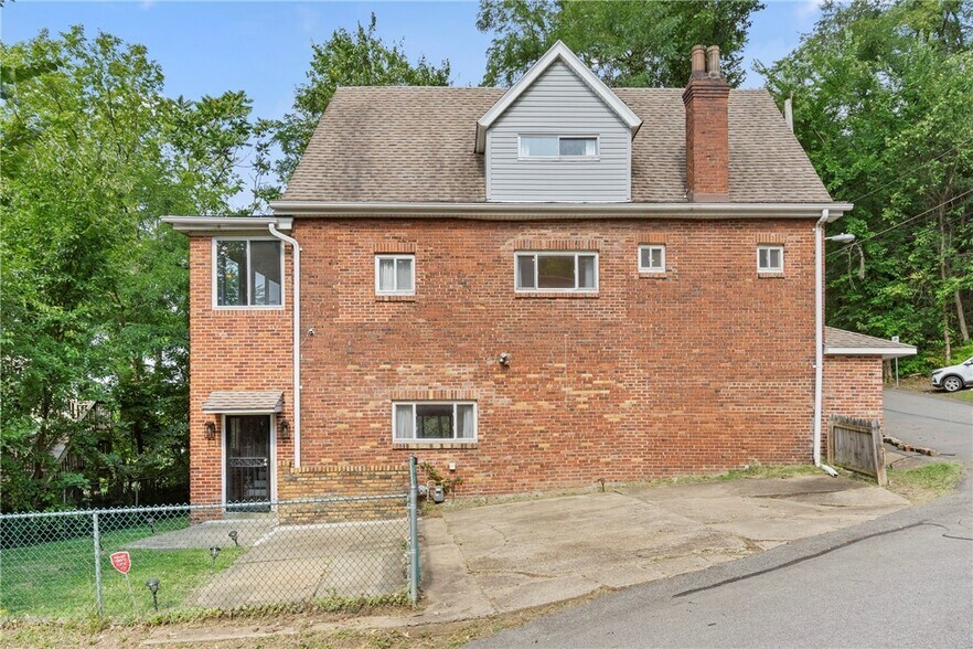 Primary Photo - 6026 Sawyer St
