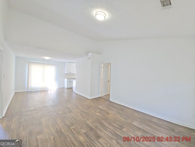 Building Photo - 121 Crystal Brook