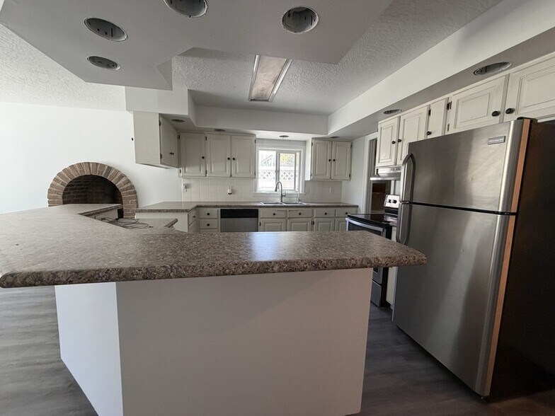 Building Photo - 174 S 600 E