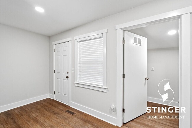 Building Photo - 607 Greenway Ct