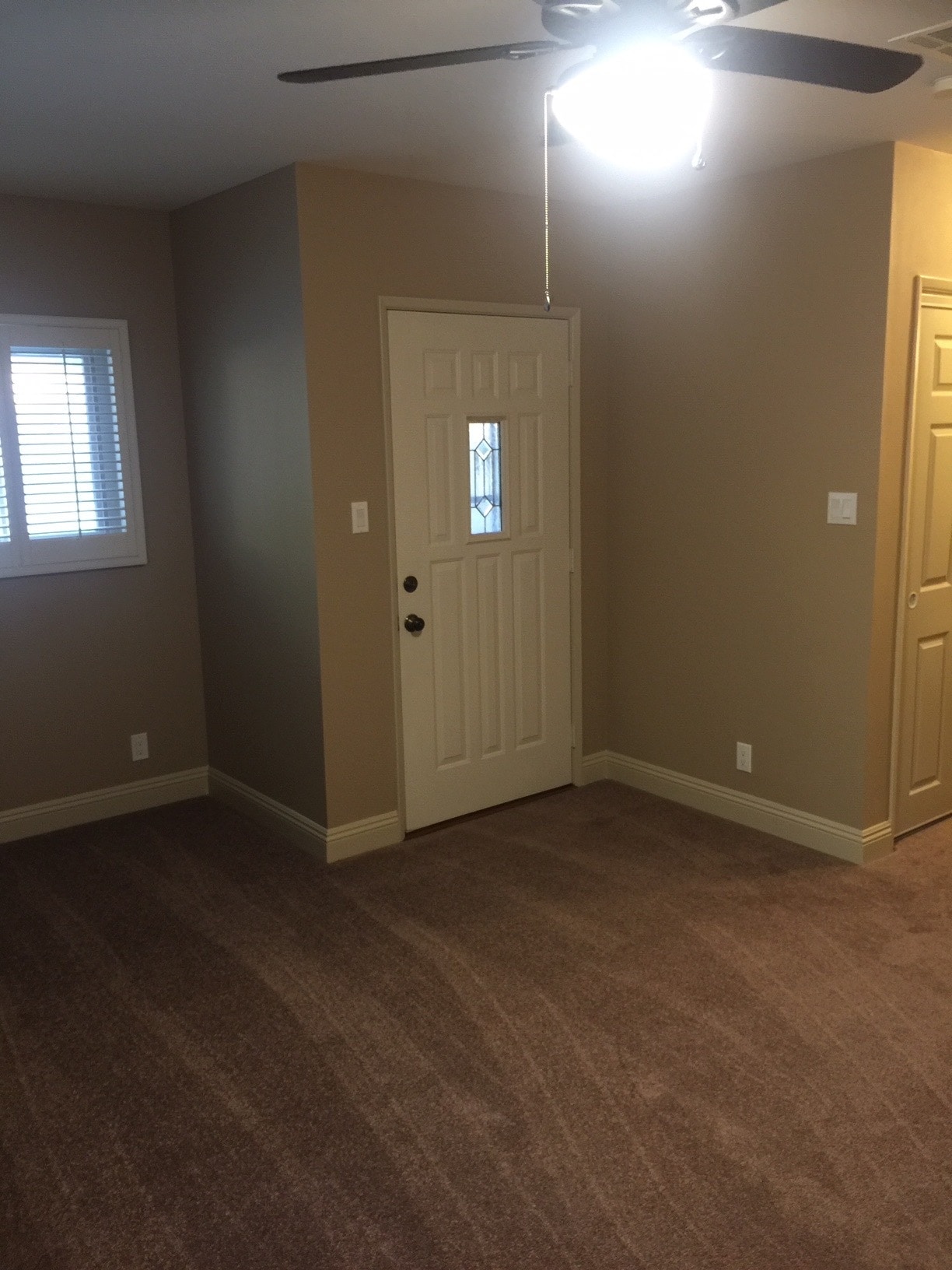 Building Photo - 2000 Karen St