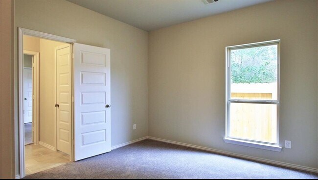 Building Photo - 217 N Carson Cub Ct