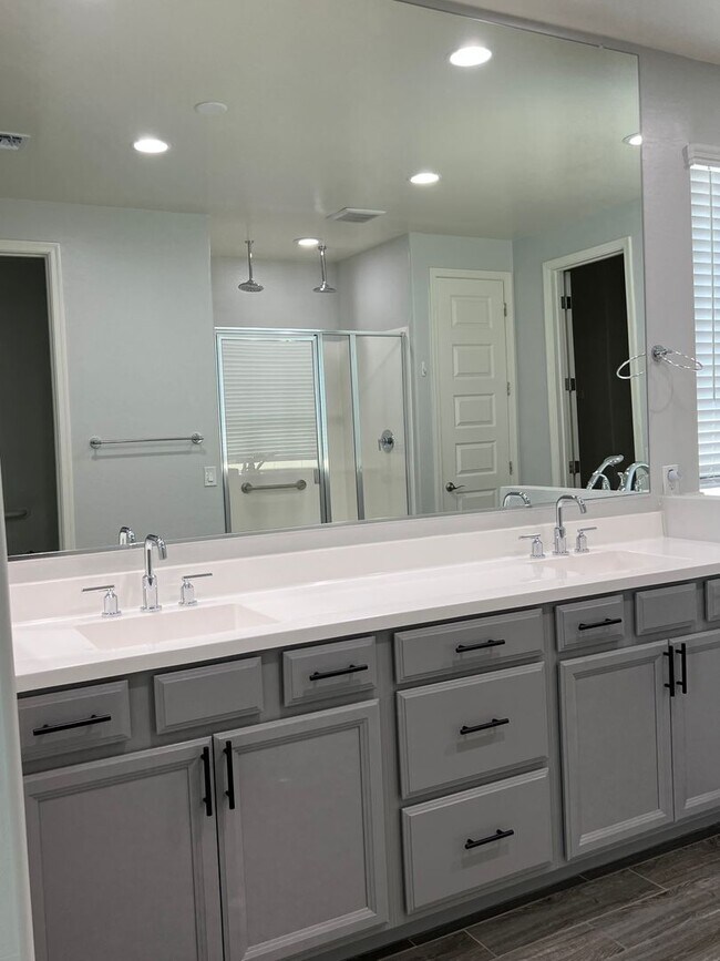 Building Photo - 2019 Build in Gated East Mark Community