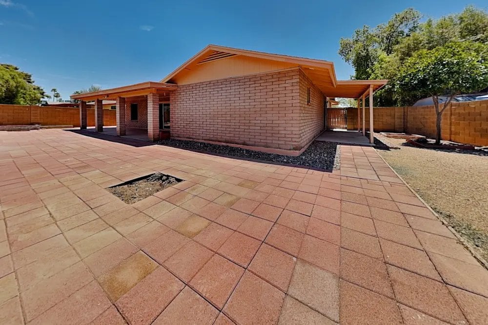 Building Photo - 4841 W Vogel Ave