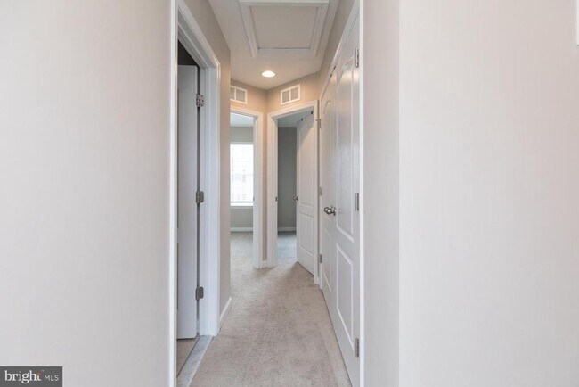 Building Photo - 227 Schramm Lp