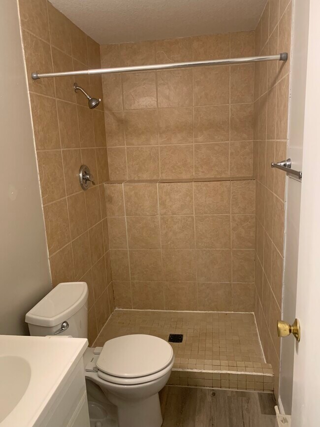 Building Photo - 3516 Valencia Dr