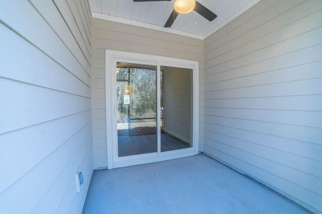Building Photo - 131 Lower Creek Dr