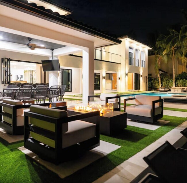 Building Photo - 131 Royal Palm Dr