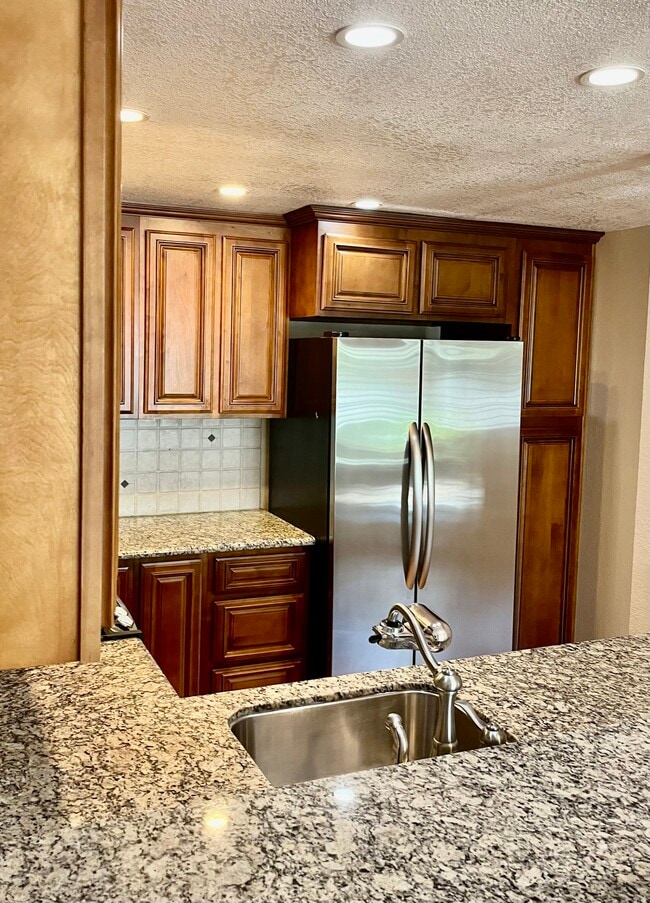 Building Photo - 185 Easy St