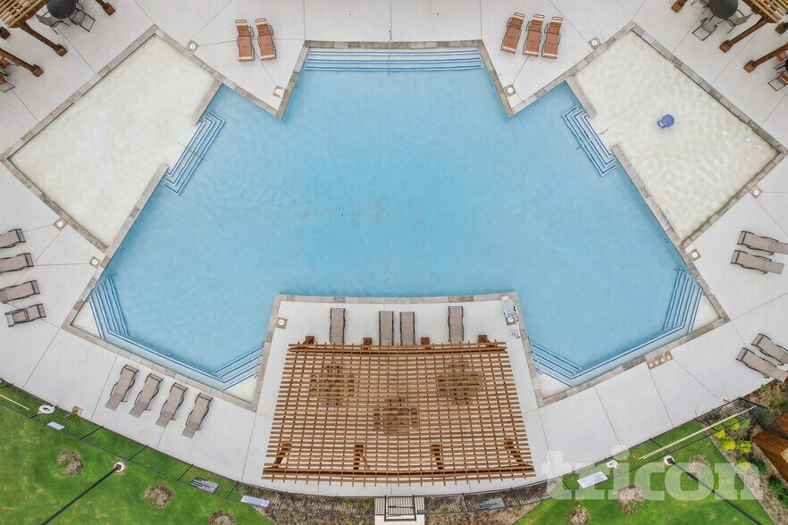 Building Photo - 15233 Rangeland Rd