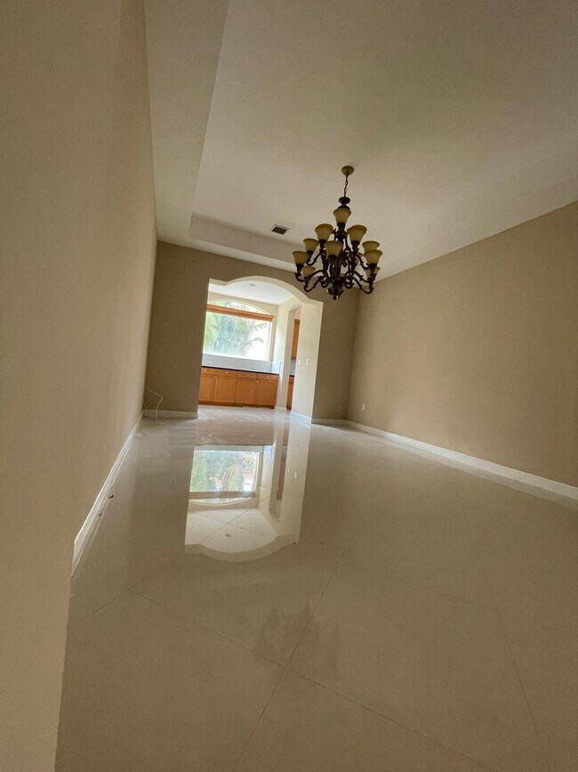 Building Photo - 9261 Delemar Ct