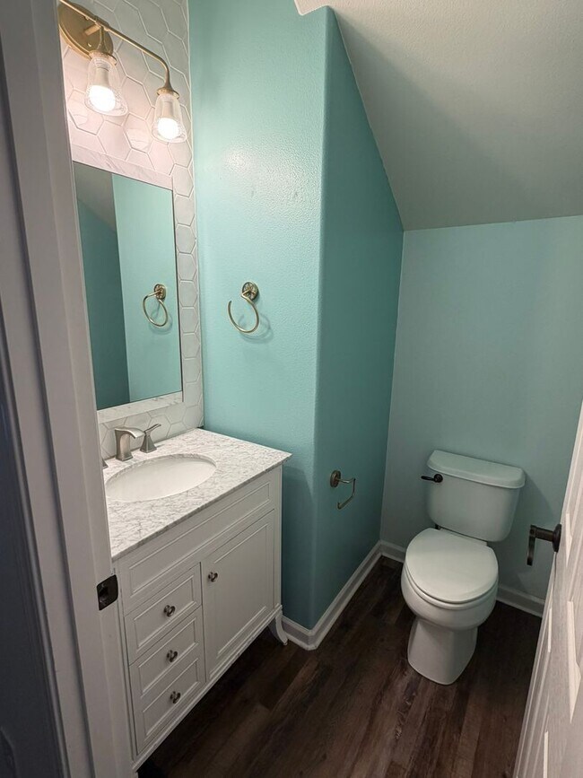 Building Photo - 5207 Villa Dr