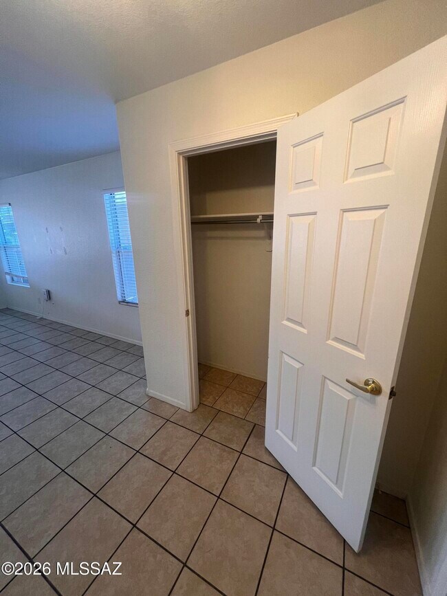 Building Photo - 6110 S Earp Wash Ln