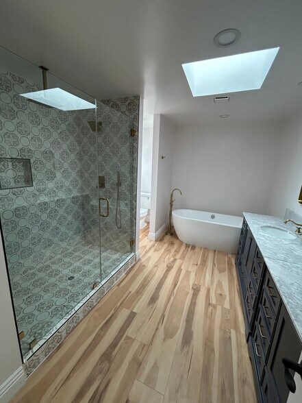 Building Photo - 16608 Park Lane Cir