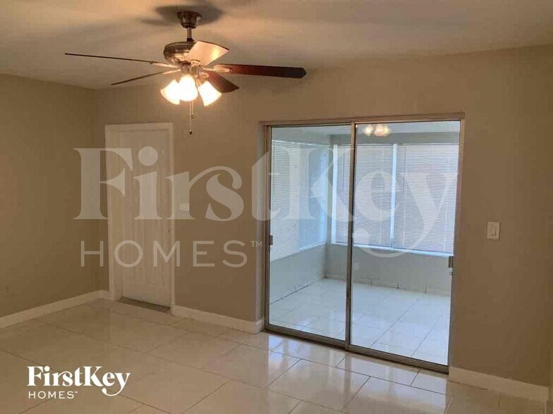 Building Photo - 1410 NE 43rd Ct