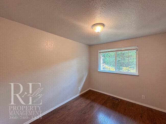Building Photo - Freshly Painted East Bremerton Home with Expansive Decks & Flexible Living Space