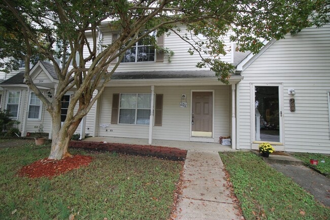 Building Photo - Updated 2 Bed/ 2.5 Bath