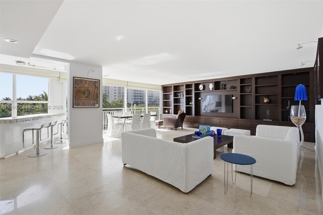 Building Photo - 613 Ocean Dr