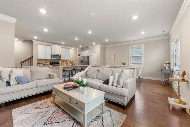 Building Photo - 2170 Trelipe Dr