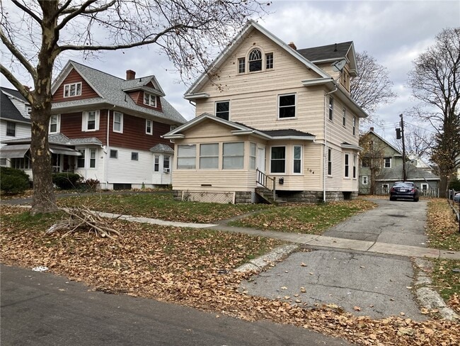 Primary Photo - 104 Knickerbocker Ave