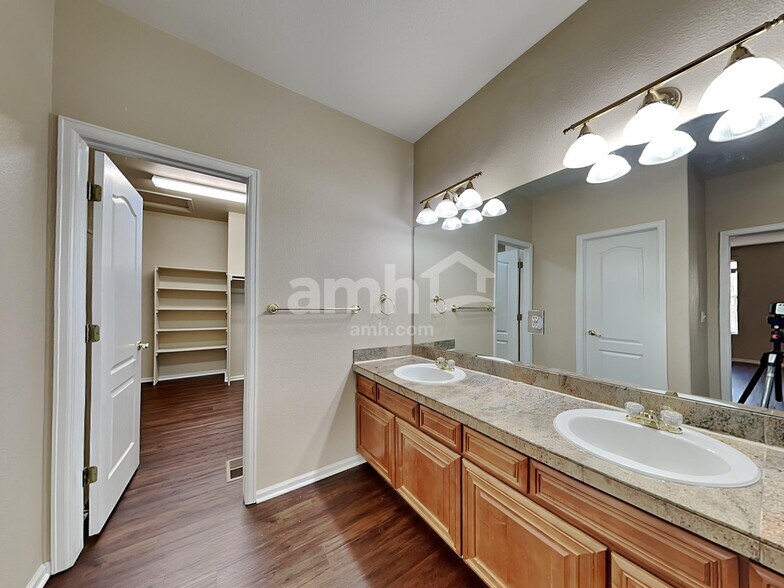 Building Photo - 23559 E Arkansas Pl