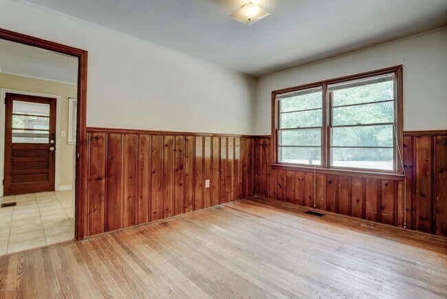 Building Photo - 219 Spruce Cir