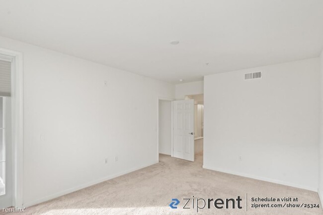 Building Photo - 2 br, 2 bath Condo - 600 South Abel Street...