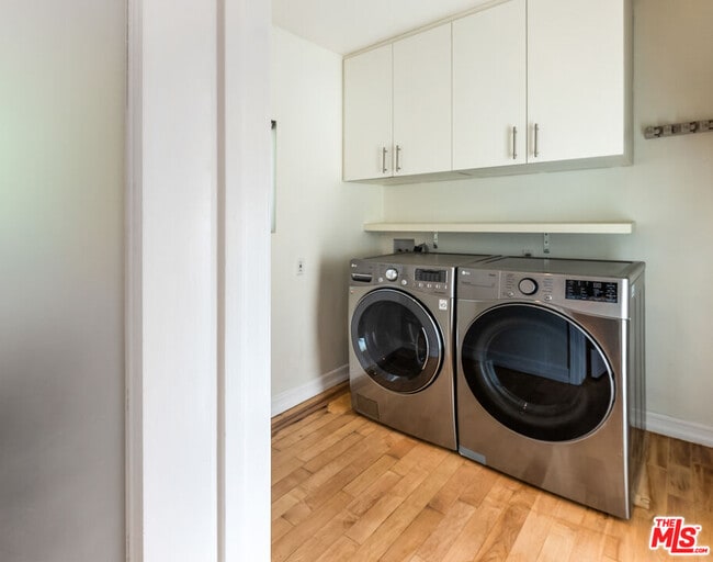 Building Photo - 1617 Roscomare Rd