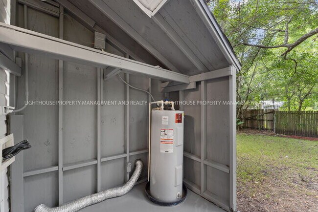 Building Photo - Charming Newly Renovated 2-Bedroom Home Ne...