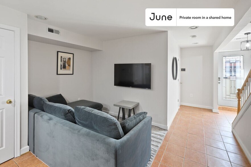 Building Photo - Room in Shared 3 bed/2.5 bath home