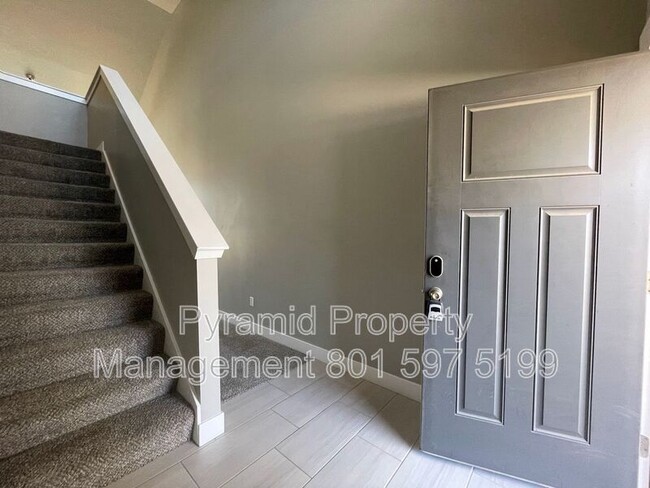 Building Photo - 9257 Ashbourne Dr