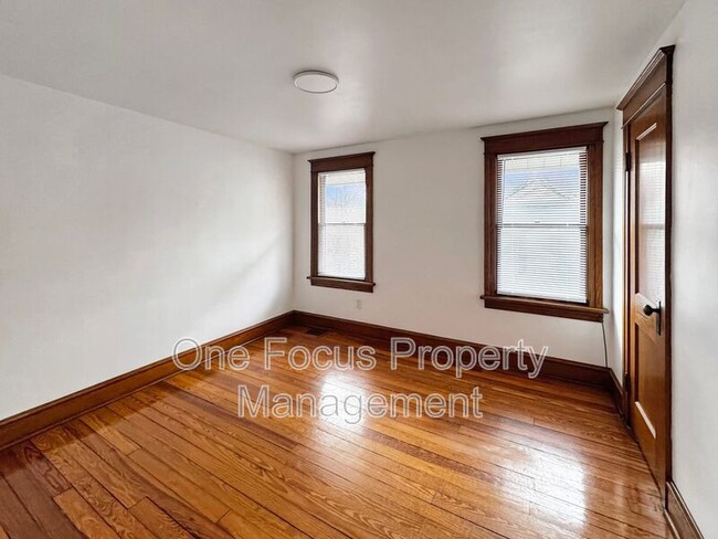 Building Photo - 1014 Louisa St