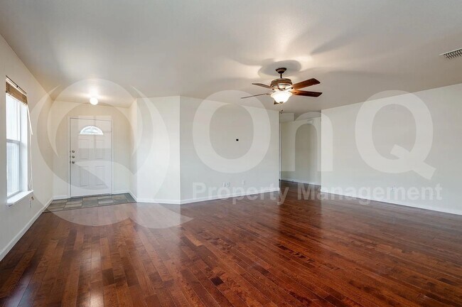 Primary Photo - 1932 Foxfield Way