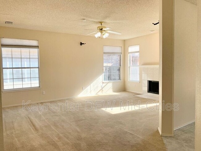 Building Photo - 2320 Kittyhawk Dr