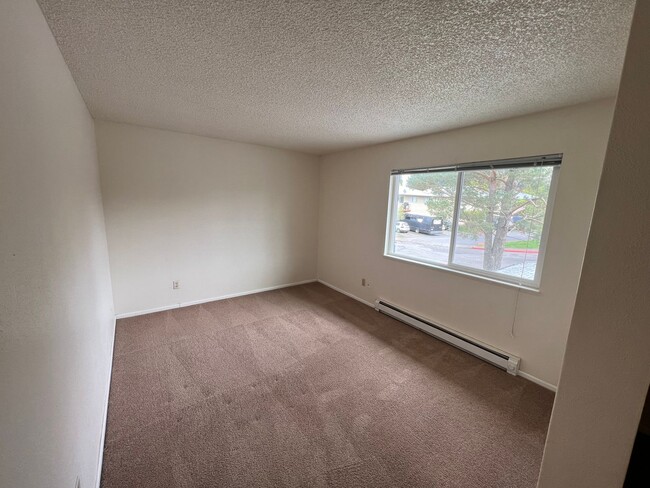 Building Photo - SPACIOUS, CLEAN W/Tons of storage! Tee Off...