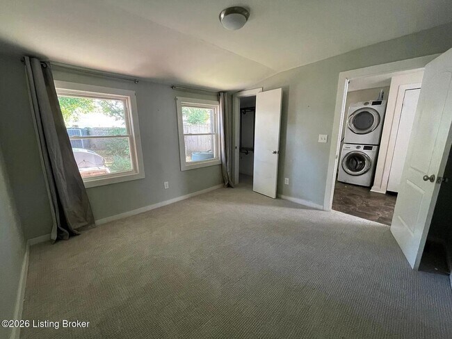 Building Photo - 521 E Ormsby Ave