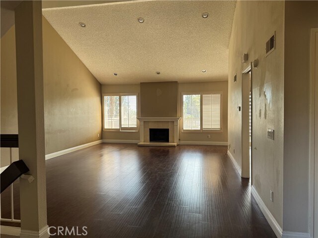 Building Photo - 2310 Applewood Cir