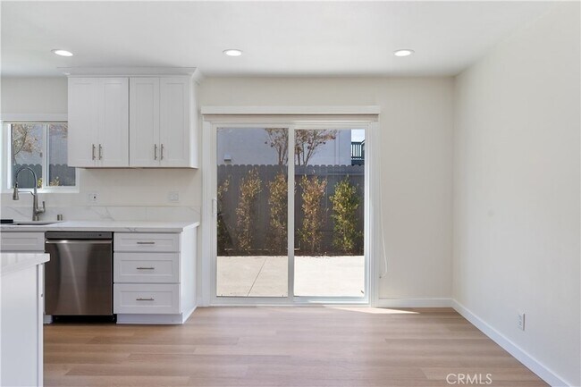 Building Photo - 2049 Tustin Ave