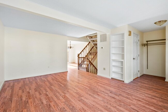 Building Photo - 152 Fairfield Dr