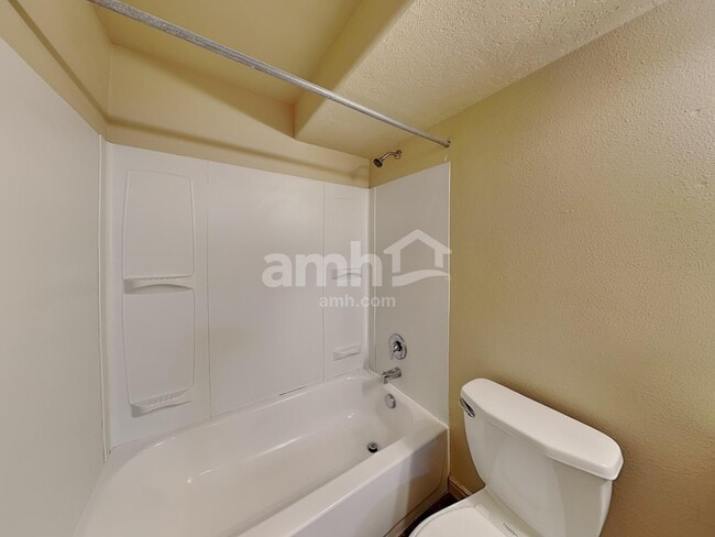 Building Photo - 10766 N Cypress