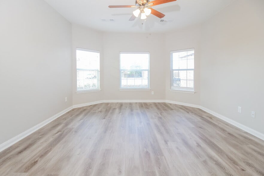 Building Photo - 309 Meadow View Ln