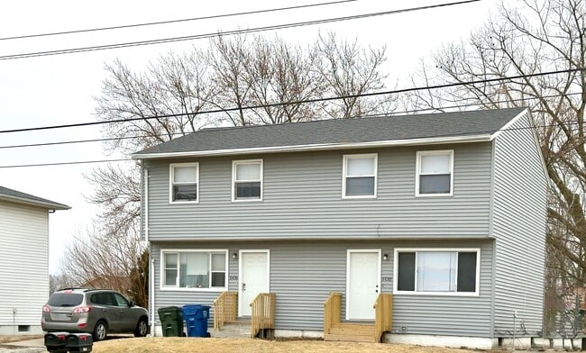 Building Photo - 5438 N Division St