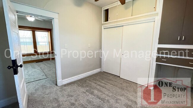 Building Photo - Adorable 3 Bedroom, 1 Bathroom in Independ...