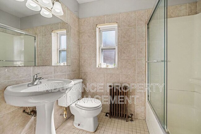 Building Photo - 629 Maple Dr