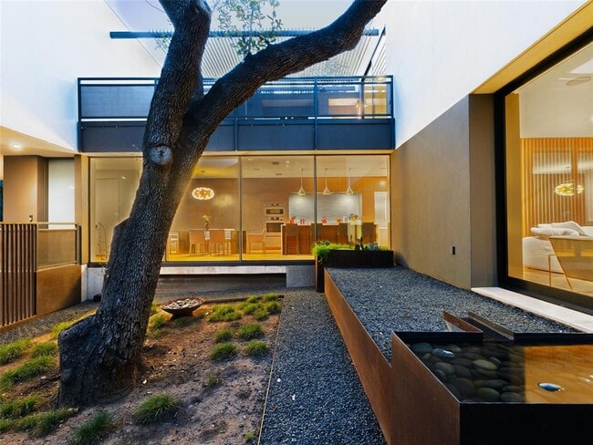 Building Photo - 2210 Westlake Dr