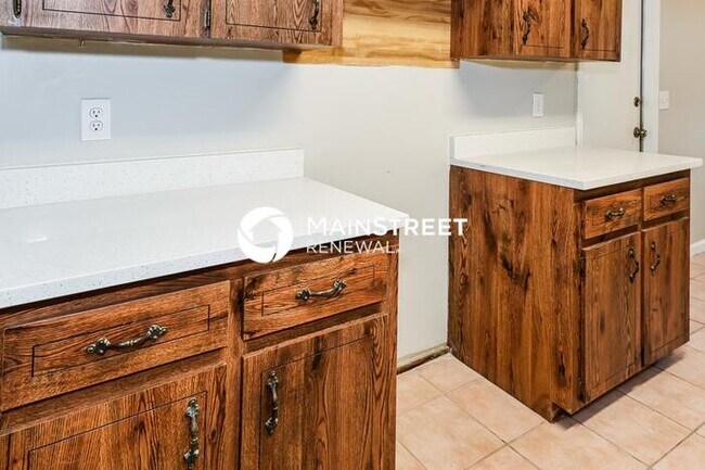 Building Photo - 3 Bedroom Pet-Friendly Home in Jacksonville, FL with Main Street Renewal