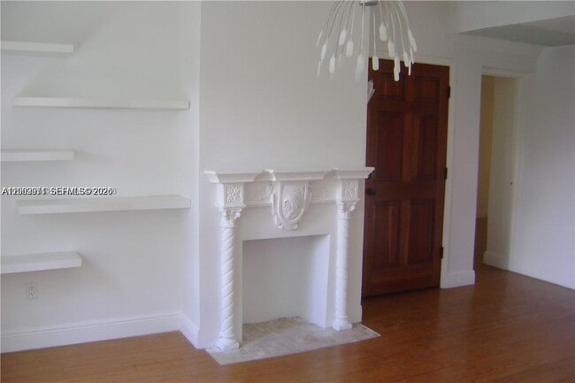 Building Photo - 4812 Pine Tree Dr