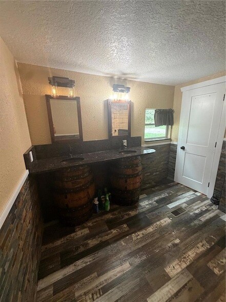 Building Photo - 6828 FL-33